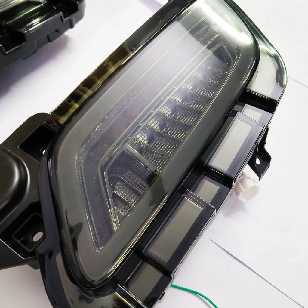 imgi_45_maruti-suzuki-grand-vitara-2022-onwards-rear-bumper-led-reflector-light-smoke-color-2-1200x1200.webp
